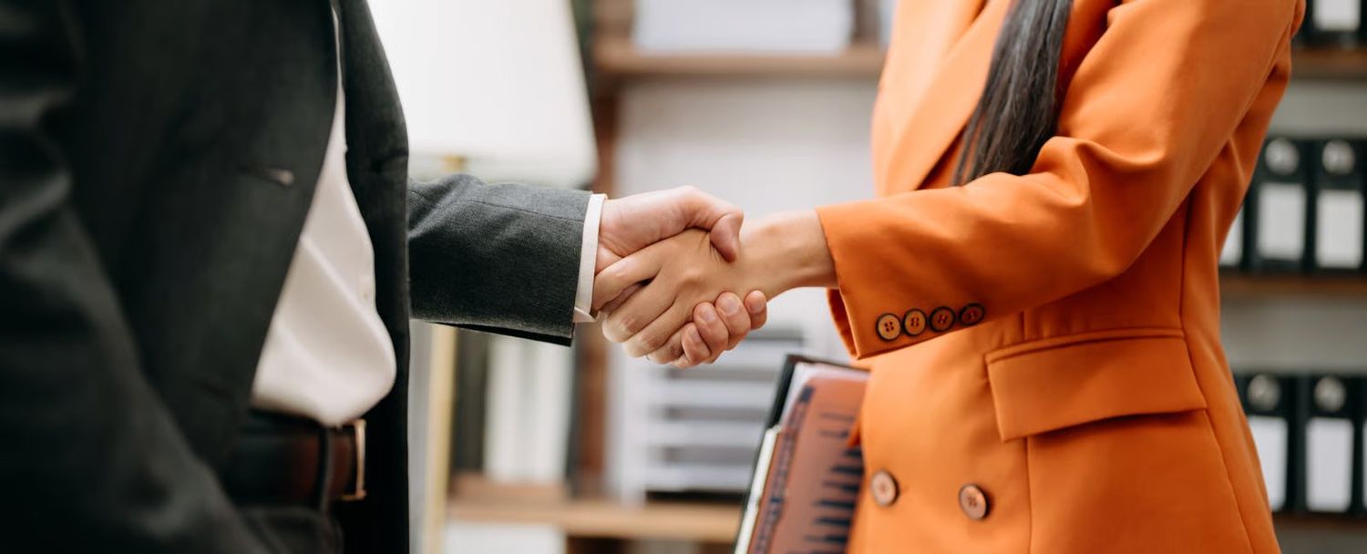 Vertrauensvolle Zusammenarbeit per Handschlag
